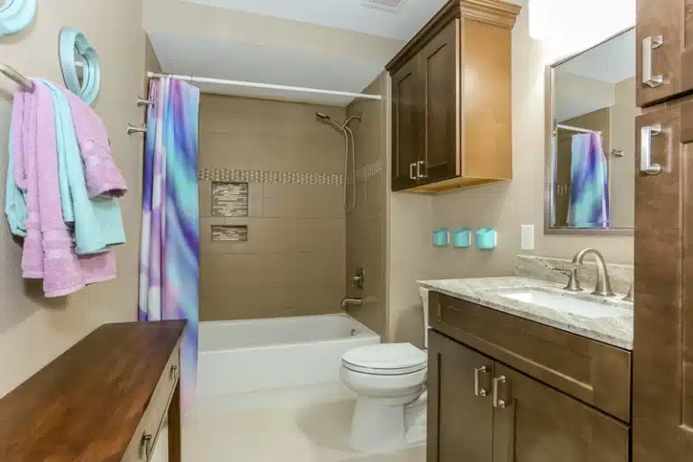 Image of whole bathroom remodel for under 10,000 dollars in houston.