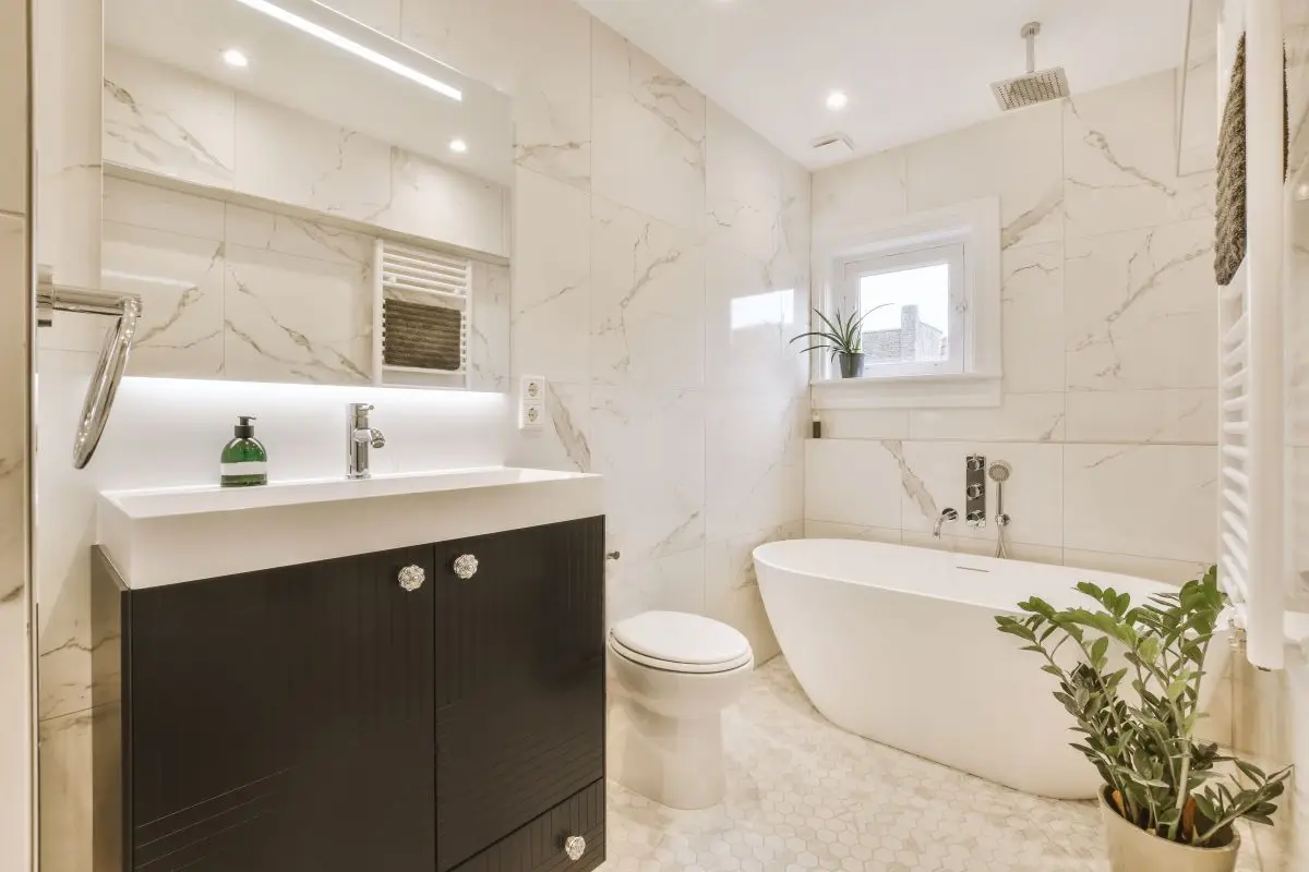 Can You Replace Bathroom Tile Without Removing the Toilet? (2026 Guide) 1 image of bathroom tiled floor in texas.